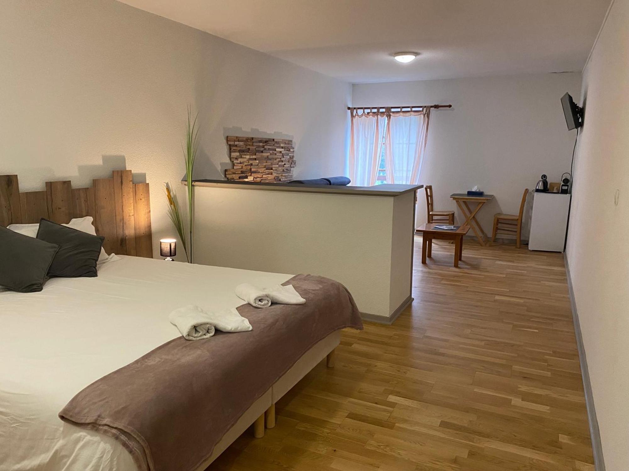 Gite - Auberge Du Midi Saint-Antoine  Екстериор снимка
